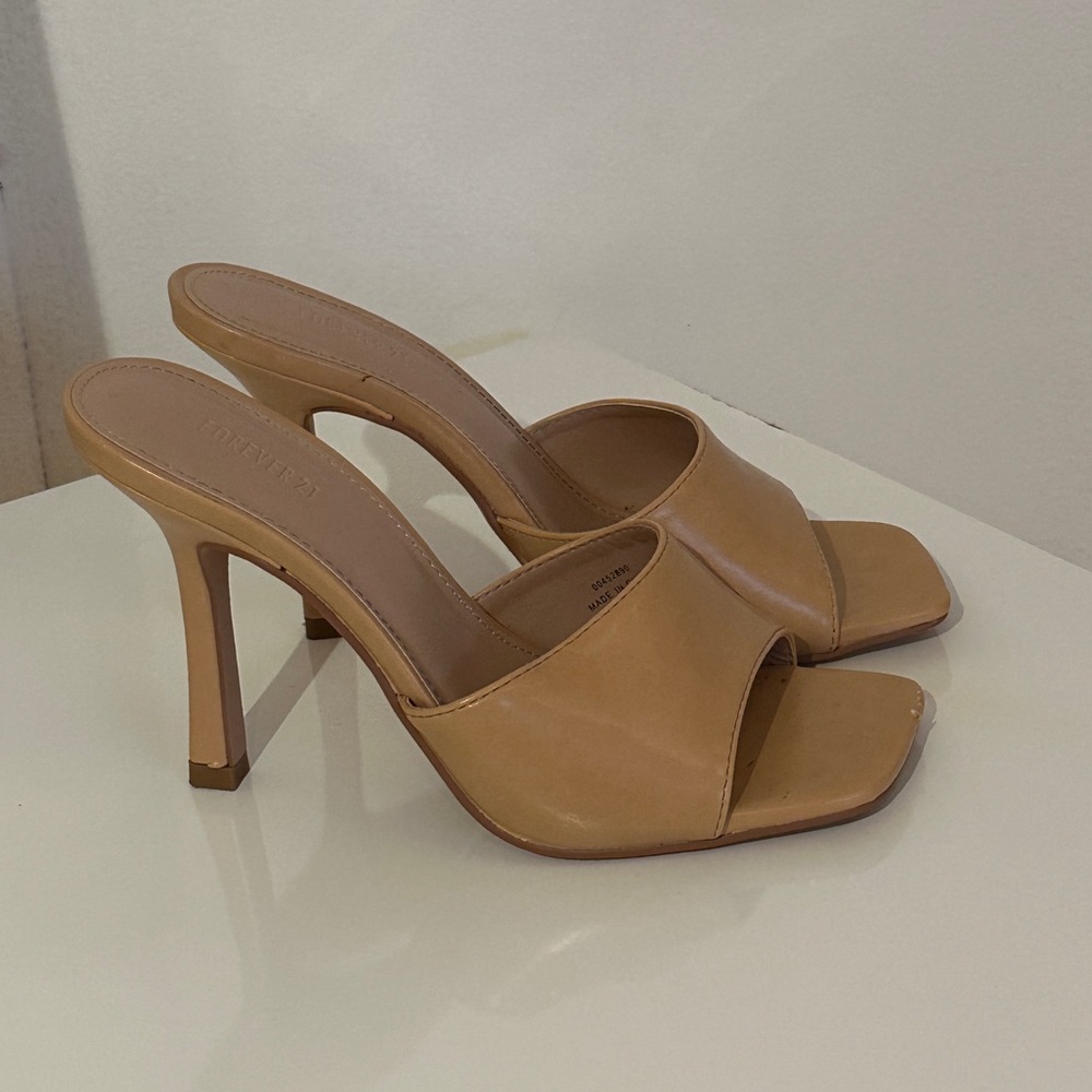 Tan mules